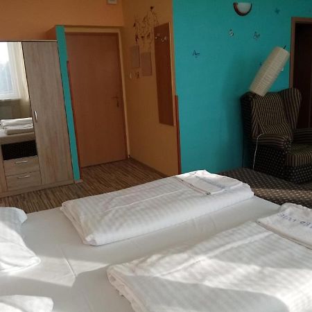 Hotel Hubert Nove Zamky Ngoại thất bức ảnh