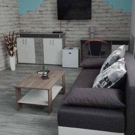 Hotel Hubert Nove Zamky Ngoại thất bức ảnh