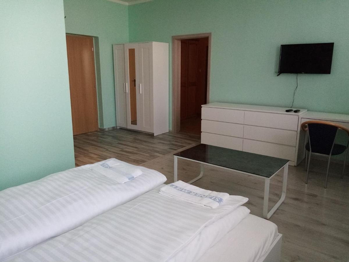 Hotel Hubert Nove Zamky Ngoại thất bức ảnh
