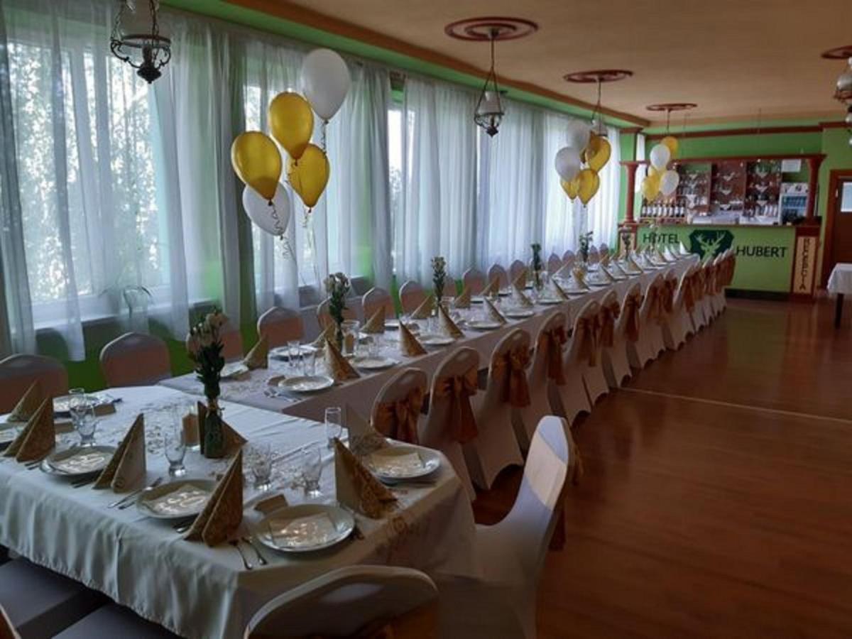 Hotel Hubert Nove Zamky Ngoại thất bức ảnh