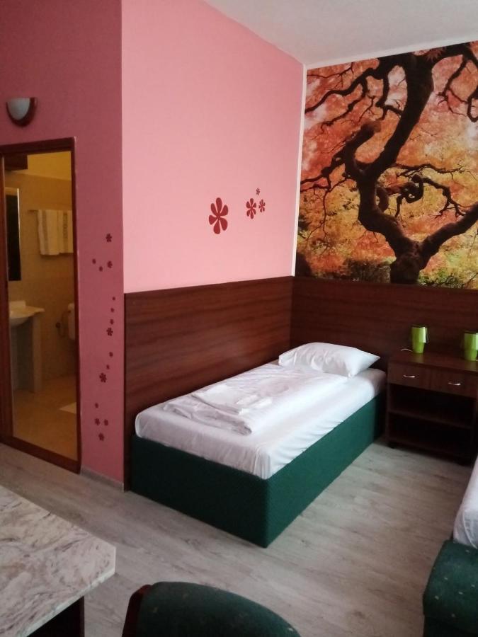 Hotel Hubert Nove Zamky Ngoại thất bức ảnh