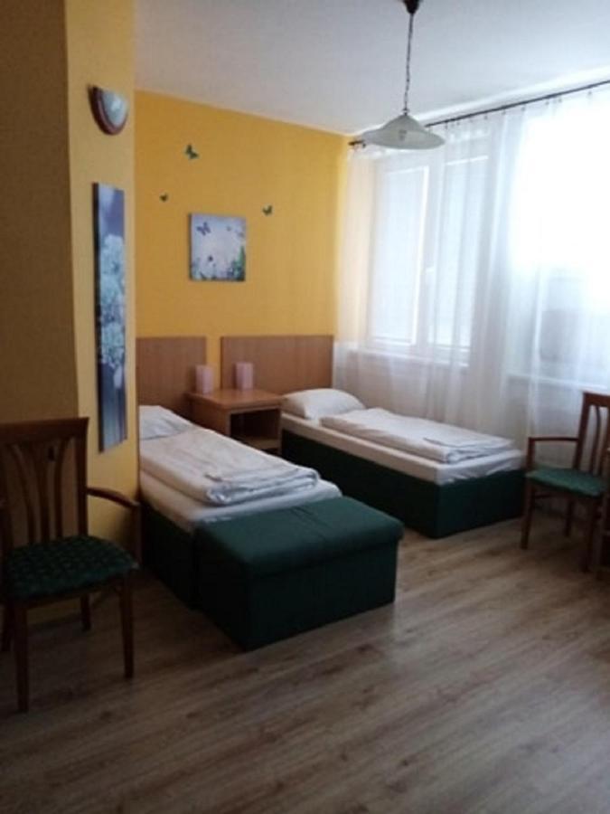 Hotel Hubert Nove Zamky Ngoại thất bức ảnh