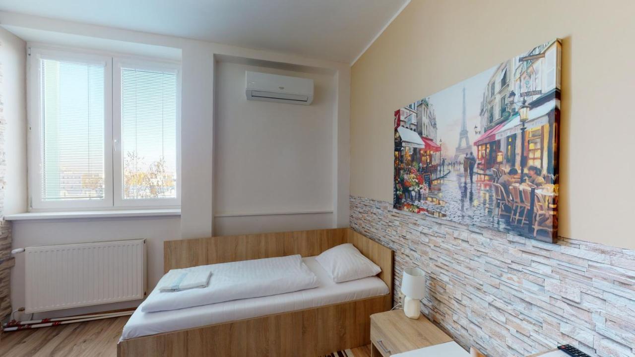 Hotel Hubert Nove Zamky Ngoại thất bức ảnh