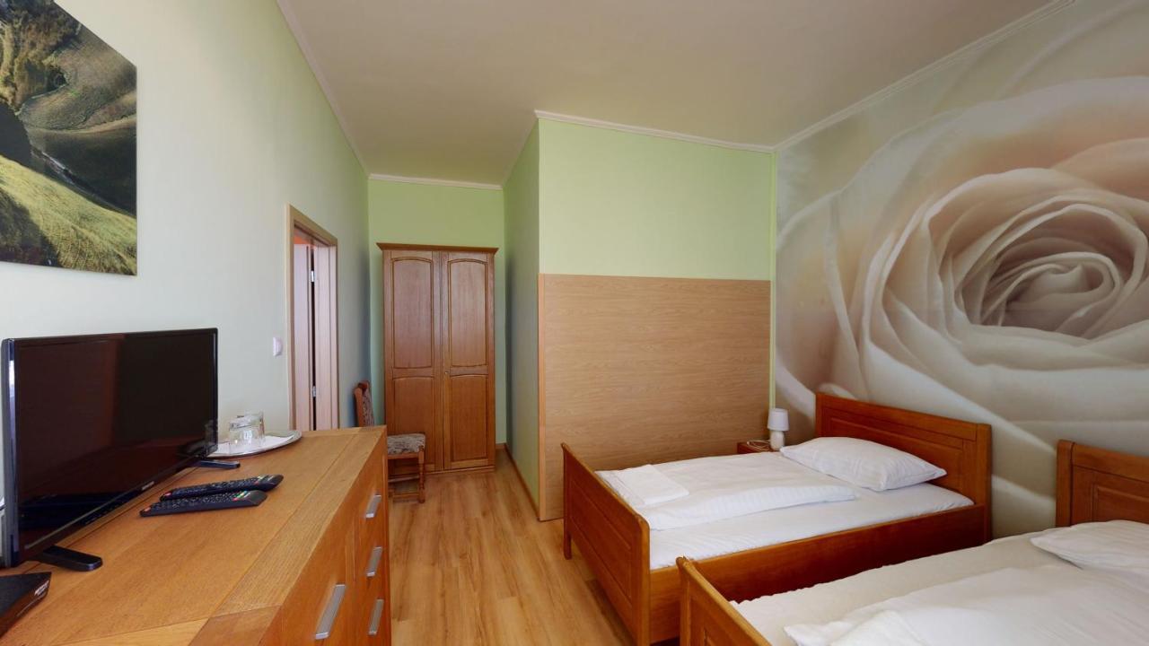 Hotel Hubert Nove Zamky Ngoại thất bức ảnh