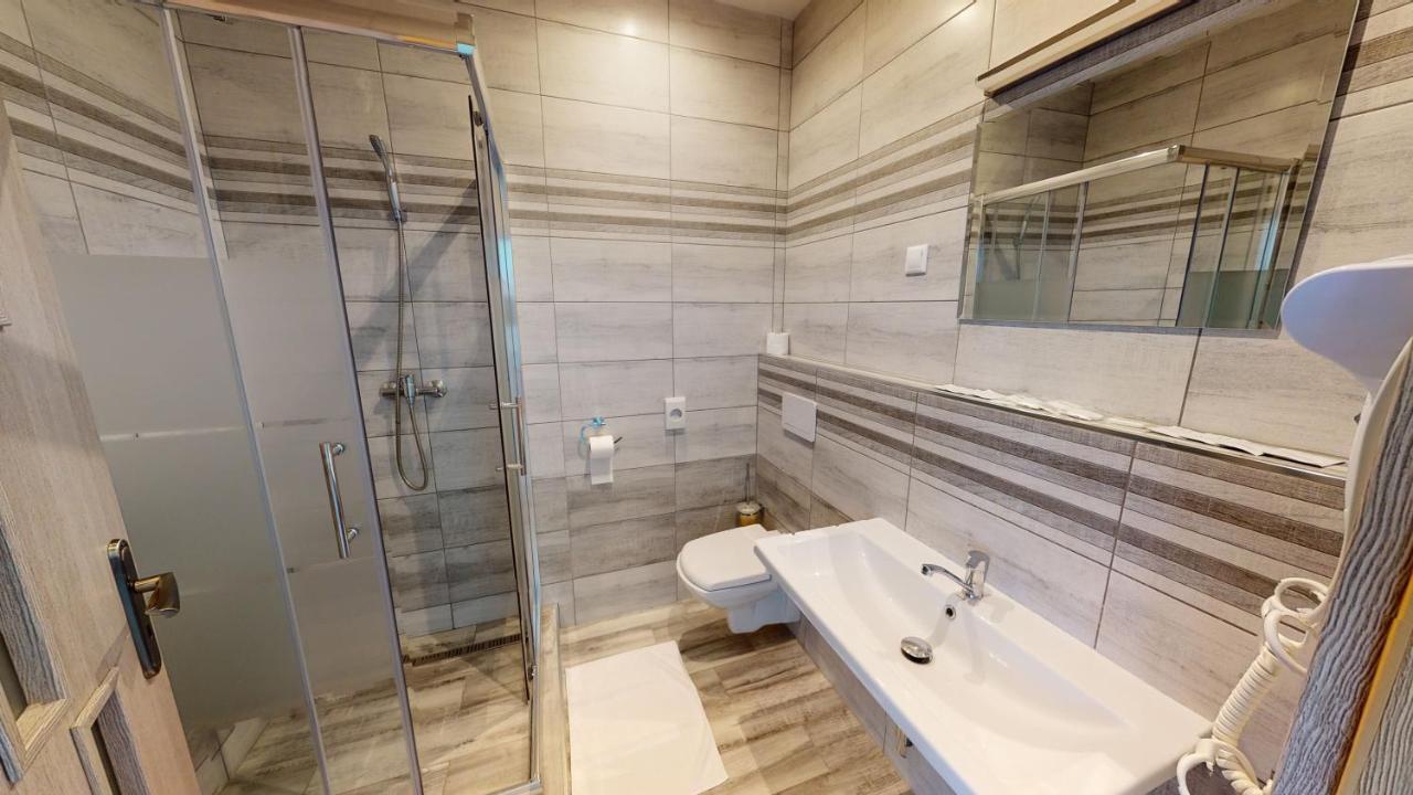 Hotel Hubert Nove Zamky Ngoại thất bức ảnh
