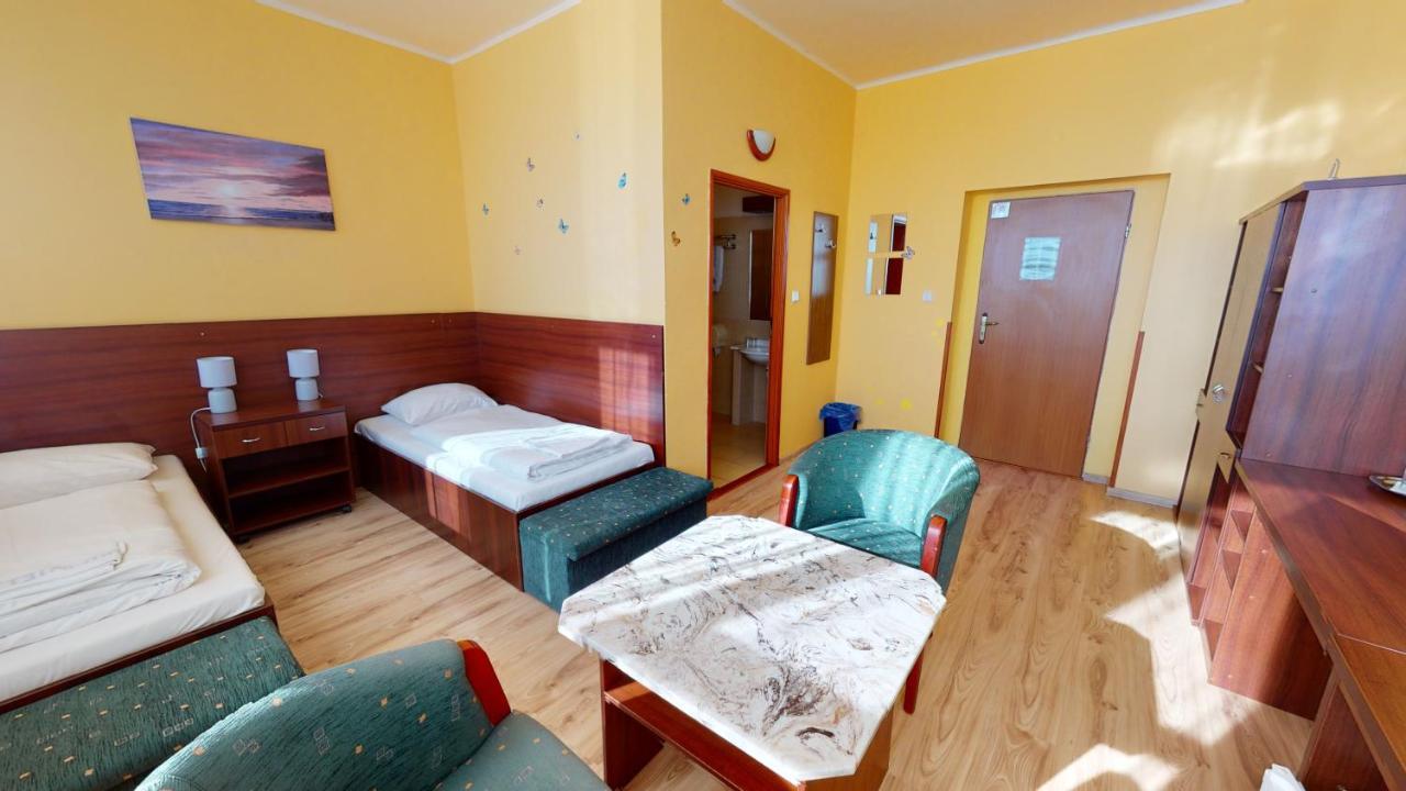 Hotel Hubert Nove Zamky Ngoại thất bức ảnh