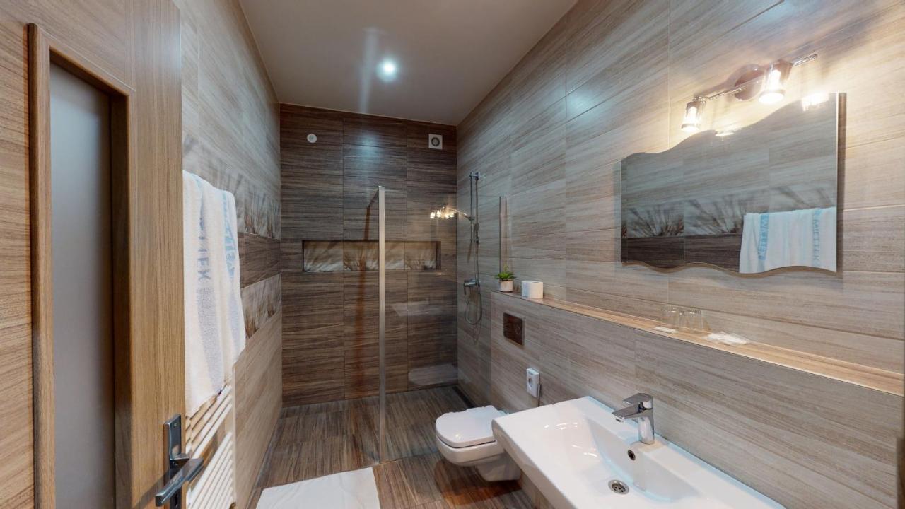 Hotel Hubert Nove Zamky Ngoại thất bức ảnh