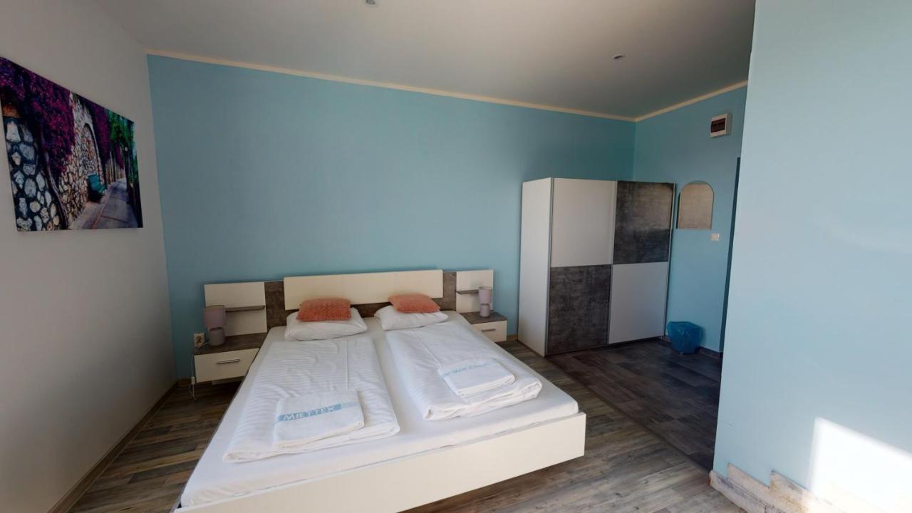 Hotel Hubert Nove Zamky Ngoại thất bức ảnh