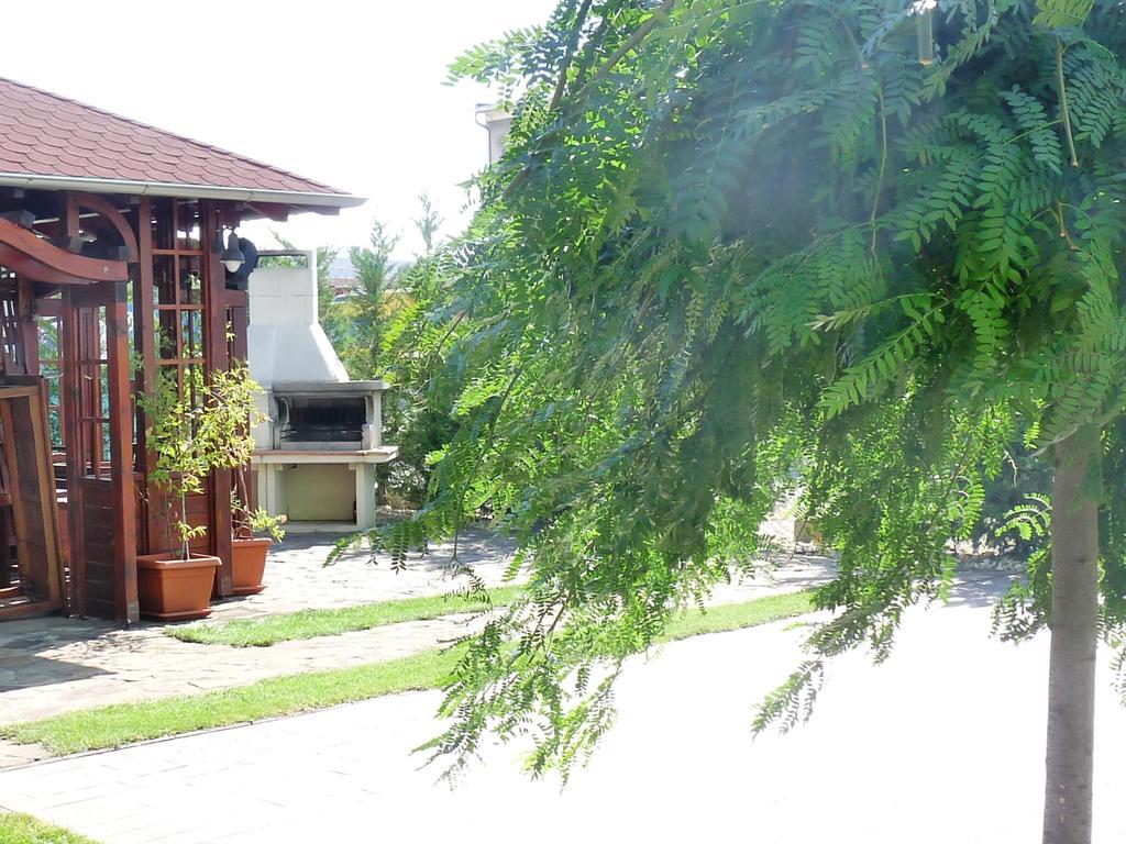 Hotel Hubert Nove Zamky Ngoại thất bức ảnh