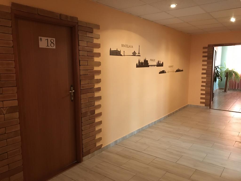 Hotel Hubert Nove Zamky Ngoại thất bức ảnh