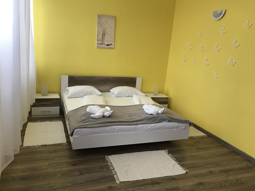 Hotel Hubert Nove Zamky Ngoại thất bức ảnh