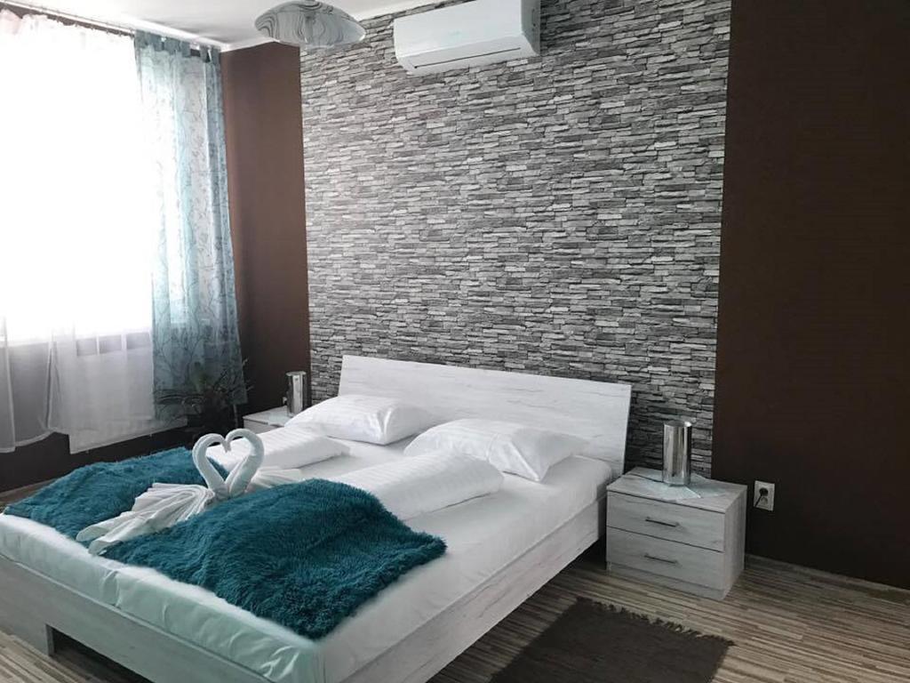 Hotel Hubert Nove Zamky Ngoại thất bức ảnh