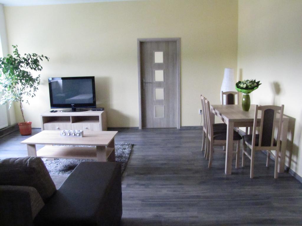 Hotel Hubert Nove Zamky Ngoại thất bức ảnh