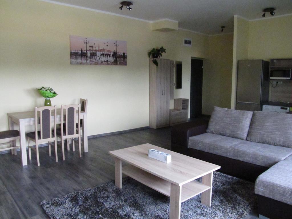 Hotel Hubert Nove Zamky Ngoại thất bức ảnh