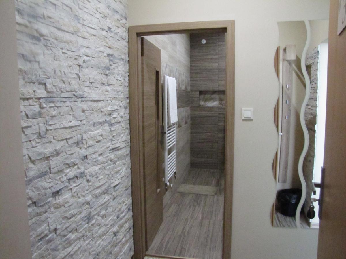 Hotel Hubert Nove Zamky Ngoại thất bức ảnh