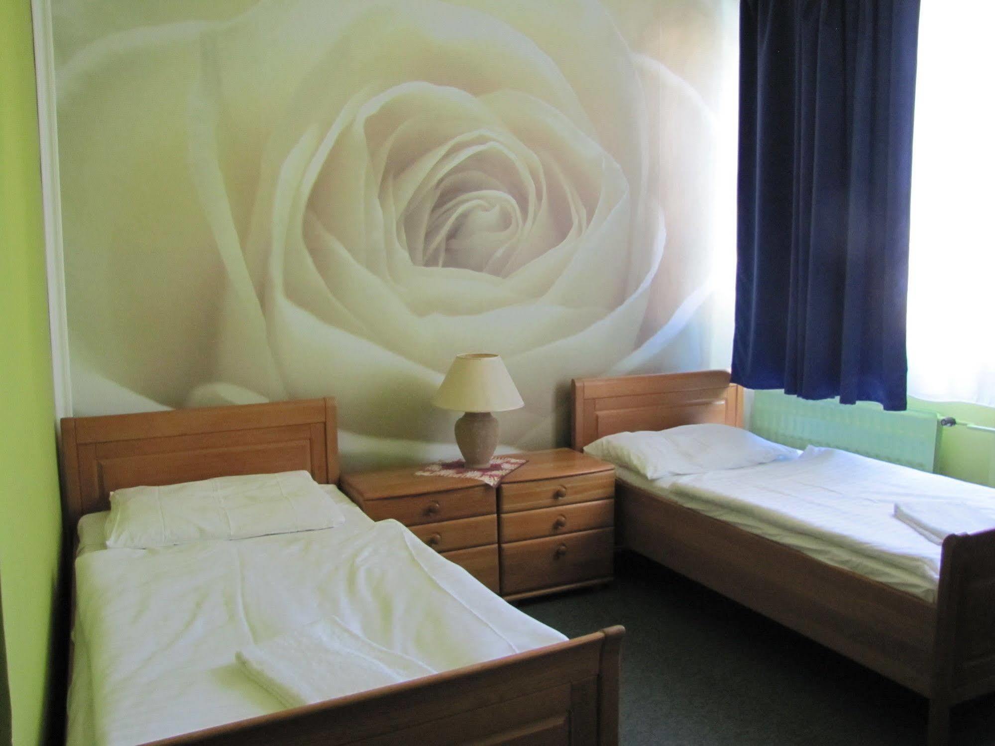 Hotel Hubert Nove Zamky Ngoại thất bức ảnh