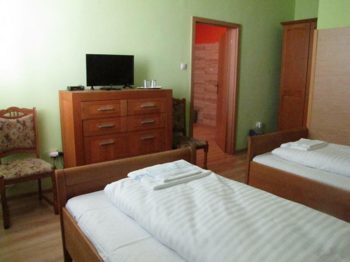 Hotel Hubert Nove Zamky Ngoại thất bức ảnh